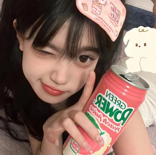 照片里的伴娘